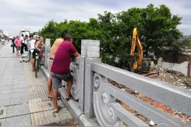终于拆了！桂林漓江桥头的这些老旧民房，彻底说再见图片