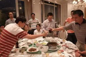 势利眼姨夫瞧不起我家，我拼搏三年后，今年春节他主动来关心我图片