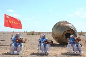 神舟十二号搜救突发事件：10只骆驼横穿着陆场，砸到骆驼什么结果图片