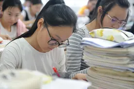 412分考生被厦门大学录取，看到学费后想复读，怪不得能“捡漏”图片