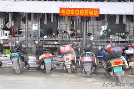 紧急通知：高温暴晒，禁止电动车充电，很伤车，车主马上改正图片