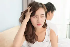 别总在宝宝面前吵架，父母以为宝宝不会说话，但孩子却有反应图片