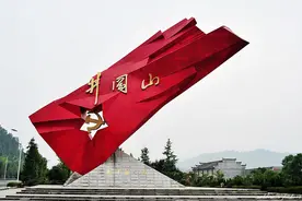 “战神”粟裕女儿嫁陈毅之子，长子中将，次子曾为张灵甫遗孀贺寿图片
