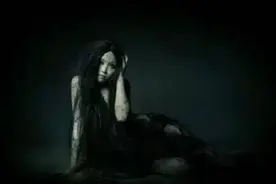 《聊斋志异》之《尸变》——古文新讲 外一篇怪谈《耳中人》翻译图片