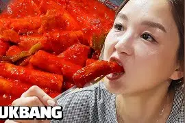 每次看她的视频，就超有胃口，年糕应该就是中国的糍粑吧？图片