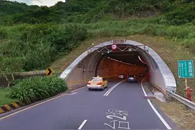 为什么跑高速隧道要靠左走？老司机：不知吃了多少亏才总结出来图片