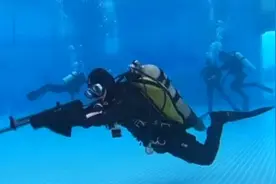 水下射击、水中格斗......陆军某特战旅高原寒区潜水集训 锤炼胜战能力图片