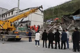 ​重庆彭水一民房倒塌 3人被埋 1人死亡图片