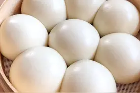 蒸馒头别只加酵母，学会加2白，馒头凉了也不硬，暄软好吃有嚼劲图片
