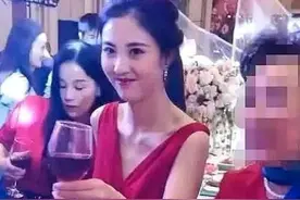 “最美丈母娘”走红，风韵十足艳压新娘，网友：这颜值不输明星图片