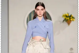 “平胸”穿衣才是最高级，简直是行走的衣服架子，看起来就很贵图片