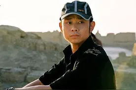 失去亲哥，被妻子抛弃，遭那英怒怼，消失的刀郎如今怎样了？图片