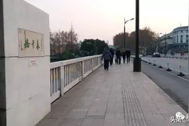 曾经热闹的南门外（布农铃）图片