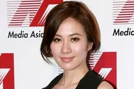 叶璇为抢镜拼了，挂脖豹纹连衣裙都"兜不住"丰满感，身材修长有型图片