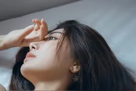 小说：新生开学，极品校花引爆整个学校，学长开保时捷追求图片