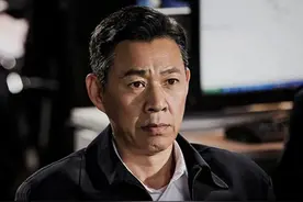 65岁张丰毅和55岁李若彤偶遇：两个加起来120岁的人，太炸了图片