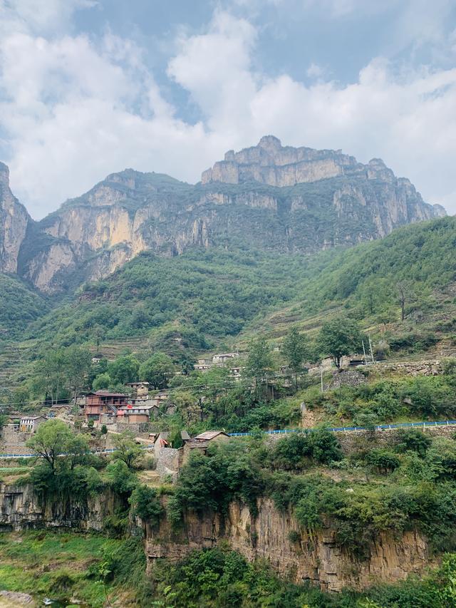 自驾免费好去处,距离郑州3小时,太行天路上的石头村
