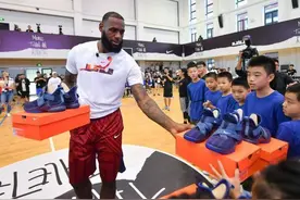 库里中国行，乔丹中国行，詹姆斯中国行，没有对比就没有尴尬图片