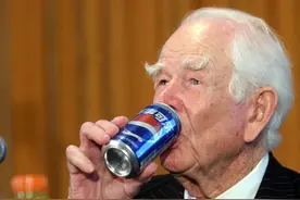 用可乐换军舰！百事前CEO肯达尔去世，带走了世间最硬核的“生意经”图片