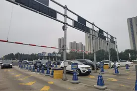 聚焦中秋假期首日出行！京藏高速“不太堵”，铁路迎出行高峰，两机场预计运送旅客近14万人次→图片