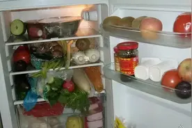 冰箱别再塞一堆塑料袋了，瞧日本主妇这样弄，冰箱干净整洁无异味图片