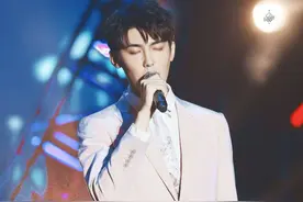 《声入人心》：大概也就蔡尧能做到在直立情况下给贾凡补妆吧图片