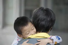 男宝太黏妈？3至5岁男孩“俄狄浦斯期”，妈妈别忽略这三点图片