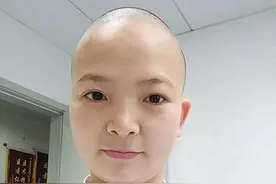 武汉90后女护士亲手剃光及腰长发 为节约穿防护服时间图片