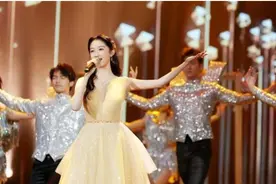 国剧盛典明星造型大比拼，谭松韵生图没变化，张若昀太帅气图片