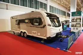 车长超7.8米，自重1吨多！英国COACHMAN拖挂房车图片