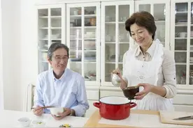 45岁保姆自述：与65岁雇主相处融洽，使我感到很幸福图片