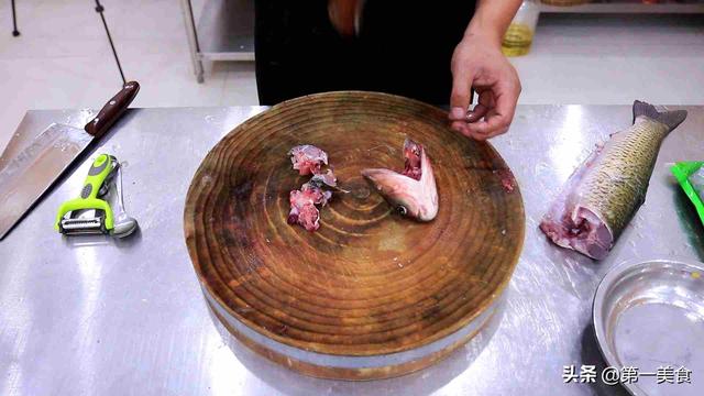 厨师长分享餐馆酸菜鱼做法，详细教程，做法正确，特别适合家常