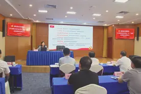 综合保税区举行学习贯彻习近平总书记“七一”重要讲话精神宣讲报告会图片