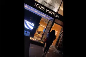 “0元购”？旧金山一奢侈品店遭洗劫，网友调侃：提前过圣诞？图片