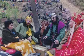 演美猴王为了哥哥，掉悬崖骨折，片酬2000，你不知道的《西游记》图片