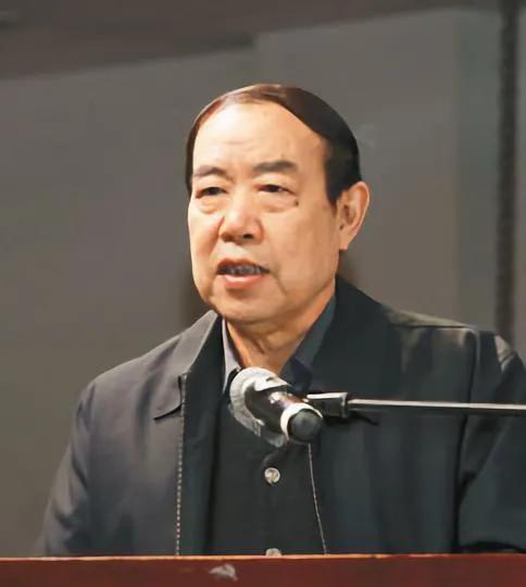 文二代贾浅浅被骂靠父亲上位，贾平凹为人到底怎样？