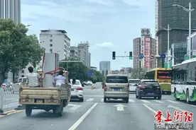 衡阳城区部分路口左转和直行绿灯“同时亮”？交警部门回应图片