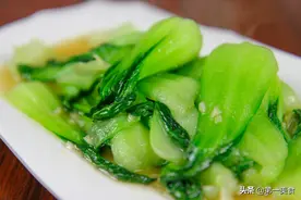 烧上海青家常做法，色泽鲜亮不变色，营养丰富，方法简单又实用图片