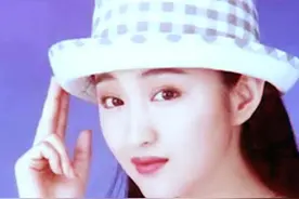 “甜歌皇后”杨钰莹和她的第一个男朋友：爱情，可以很纯洁图片