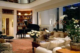 霍启刚1.5亿香港别墅曝光，内景装修太普通，空调发黄也不在意图片