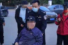上门服务不成功就接到派出所！民警这样为八旬老人补办身份证图片