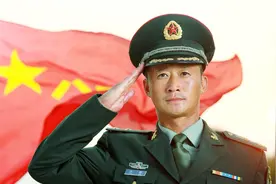 油头粉面还敢演军人？这5位男明星告诉你，什么叫做中国硬汉图片