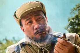 《长津湖》中雷公的原型，是一位山东人，亲手缴获美军北极熊团旗图片