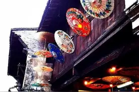 华灯烁烁春风里，黄伞亭亭瑞雾间——古伞的前世今生图片