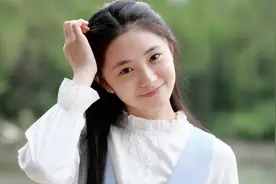 新一代“谋女郎”素颜图爆出，完全是判若两人，网友：无法接受图片