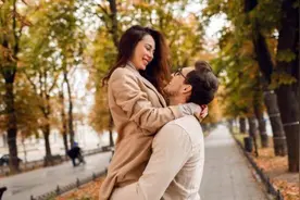 当女人对你这样说，其实是在暗示你：我想你了图片