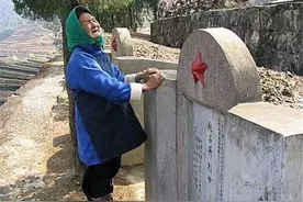 每月靠28元低保过活，儿子牺牲20年没钱看望，勿忘英雄赵占英母亲图片