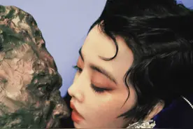 40岁蔡依林飒气短发亮相，大秀美腿肌肉线条，性感造型引人热议图片