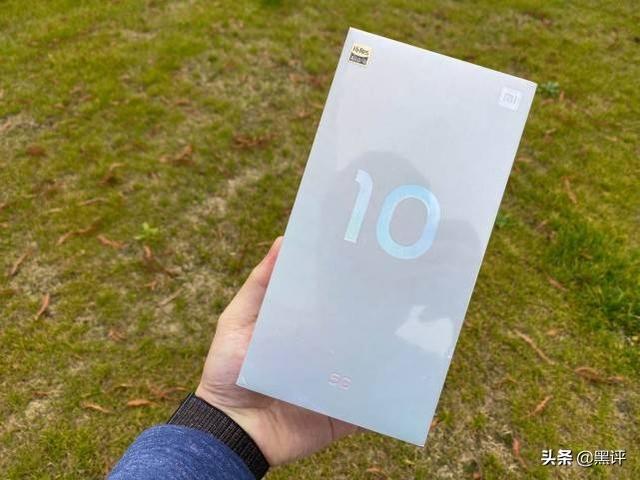 雷军全力反击，小米10开启“狠降”模式，网友：总算等到了
