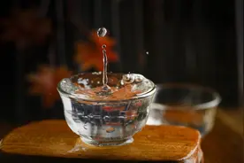 同为二锅头，牛栏山和红星哪个最正宗？看看老酒友怎么说图片